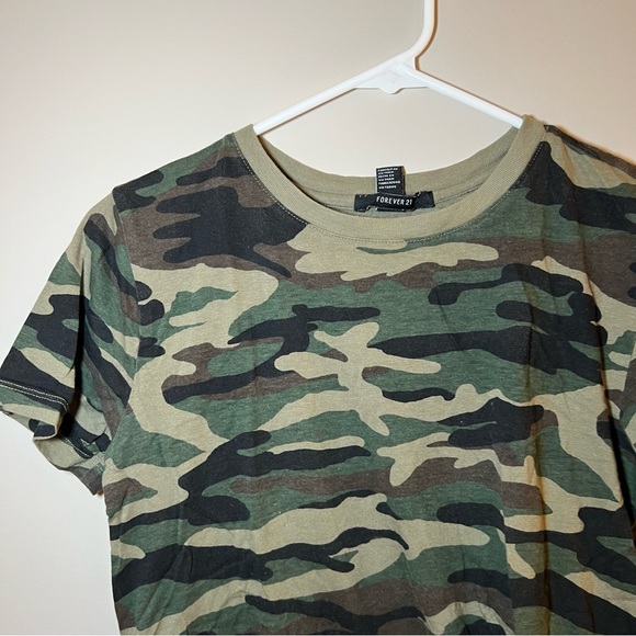 Green Camo T-shirt, Size S - Picture 4 of 6